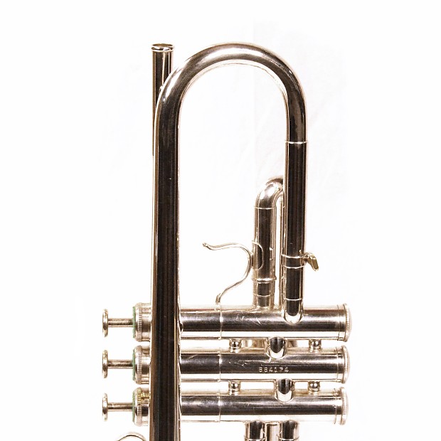 F76 Signalhorn - An old brass trumpet sitting on top of a white