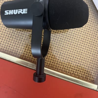 Shure MV7 Dynamic USB Podcast Microphone 2020 - Present - Black image 2
