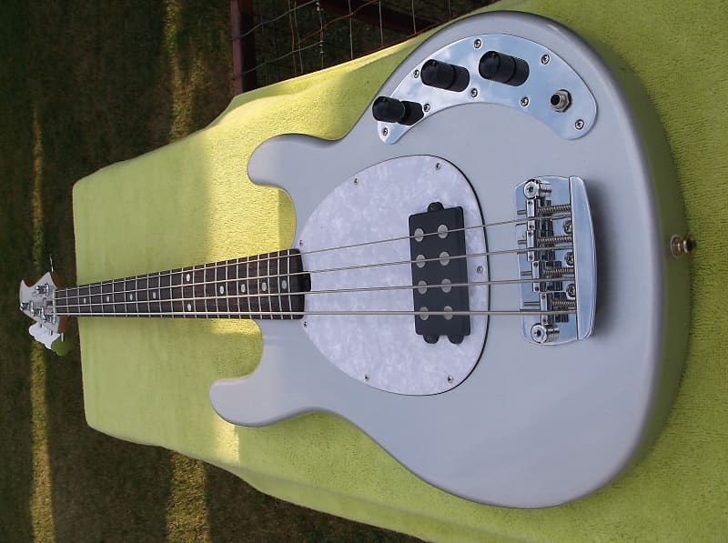 ベース OLP ERNIE BALL StingRay BASS OLP Stingray style bass licensed by Ernie Ball | Reverb