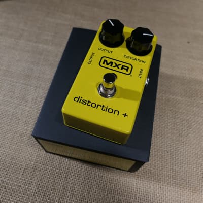 MXR M104 Distortion + | Reverb