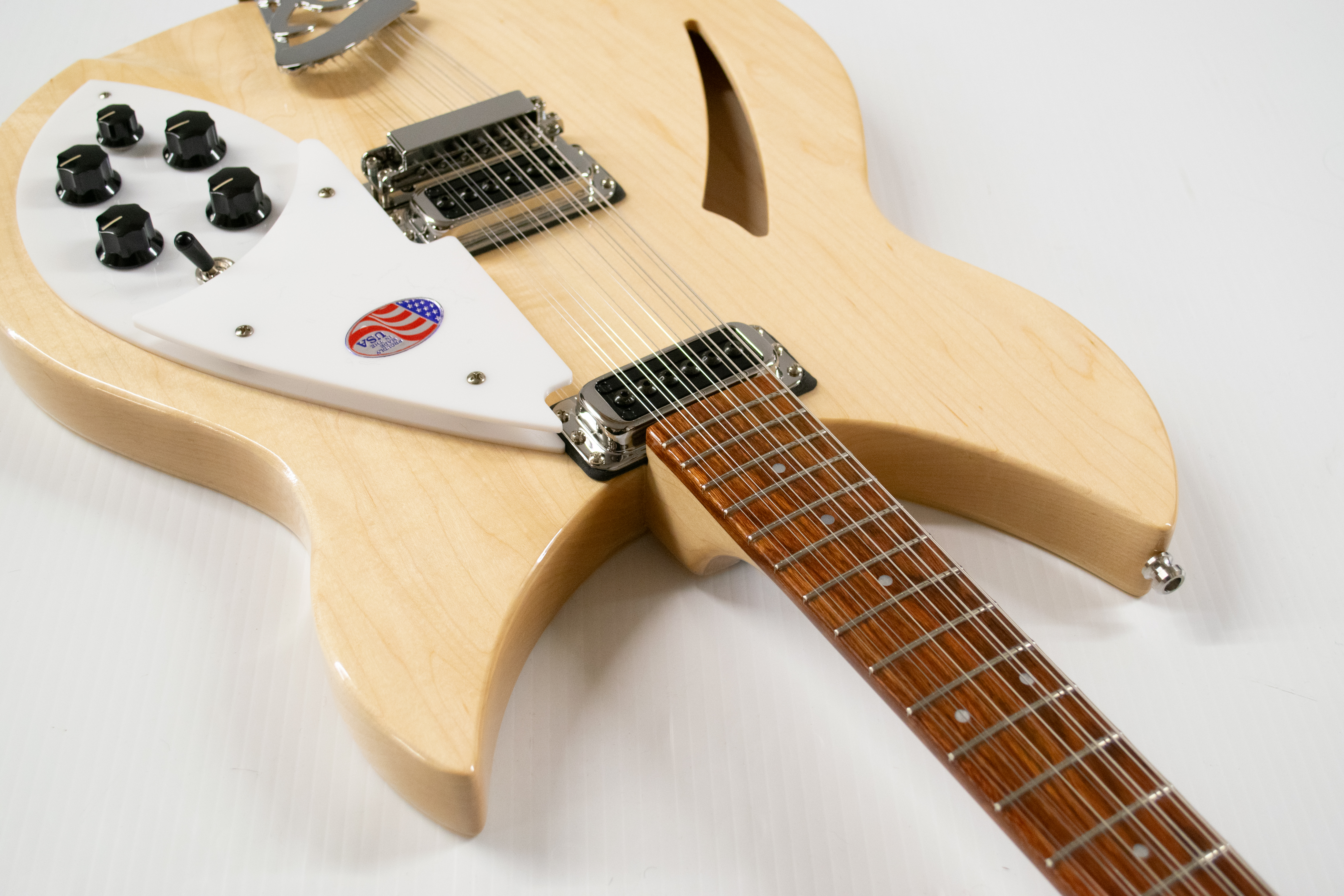 Rickenbacker 330/12 Semi-hollow 12-string Electric Guitar - Mapleglo - Picture 6 of 12