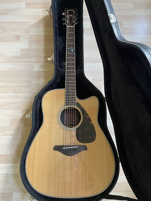 Yamaha FGX730SC Solid Top Cutaway Acoustic/Electric Guitar Natural