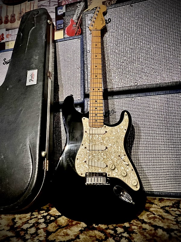 Fender Strat Plus Deluxe with Maple Fretboard 1997- Black image 1