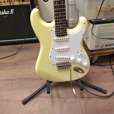 Custom Stratocaster 2024 - Yellow image 3