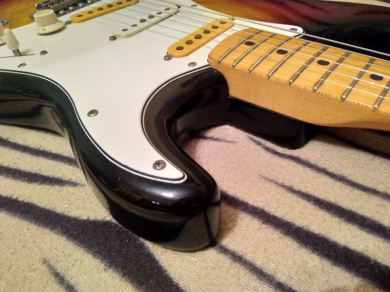 【Fernandes】FST-140 Fernandes HSS Super Strat, Quilted Black Burst, 1990s, MIJ