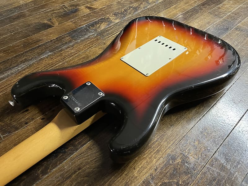 Fernandes THE Revival ESP系ボディ？PPJ