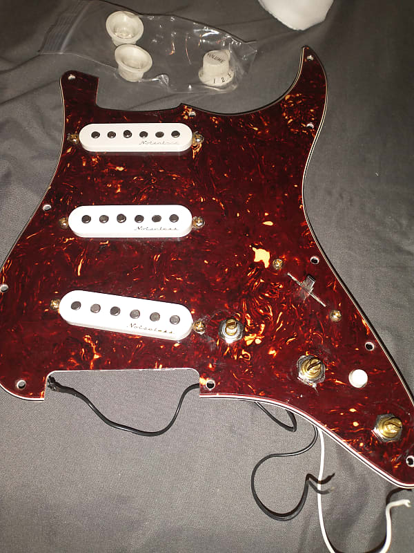 Fender Stratocaster Guitar LOADED PICKGUARD With Vintage Noiseless Strat Pickups 10 Fo