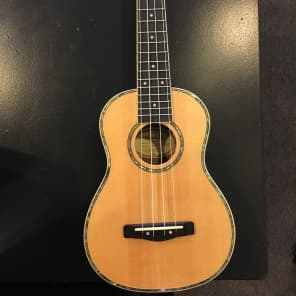 Mitchell MU70 Concert Ukulele Reverb