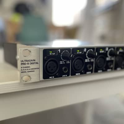 Behringer ADA8000
