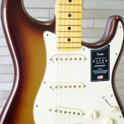 Fender American Ultra Stratocaster with Maple Fretboard - Mocha Burst image 4