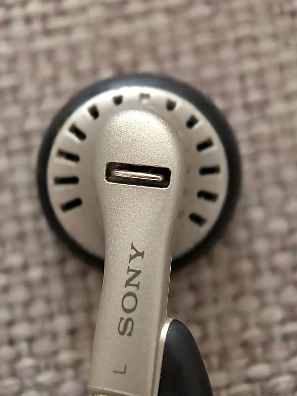 Sony N.U.D.E MDR-E484 Twin Turbo Ceramic Cela Dynamic Earphones