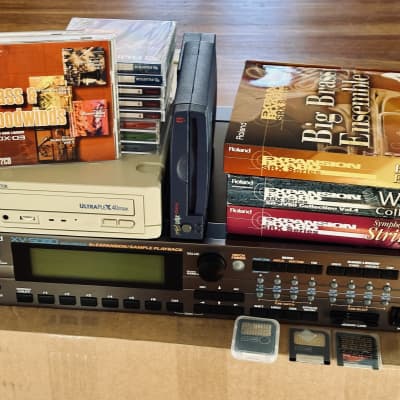 Roland XV-5080 fully loaded: 4xSRX 3xSRJV CDROM Zipdrive samples and original manuals