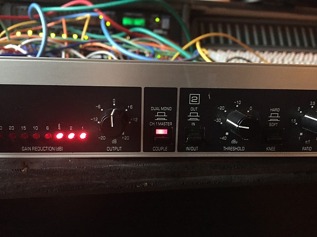 Behringer Autocom MDX 1000 Stereo Compressor / Limiter | Reverb