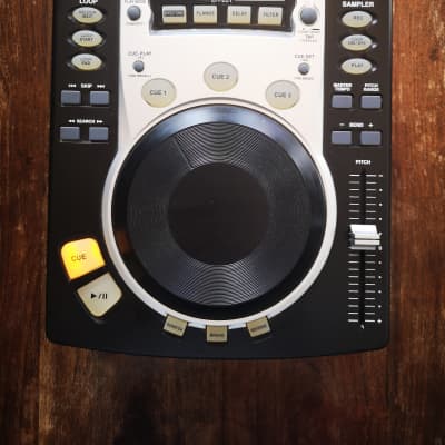 Vestax CDX-05 Professional Tabletop CD/MP3 Player + Tascam TT-M1