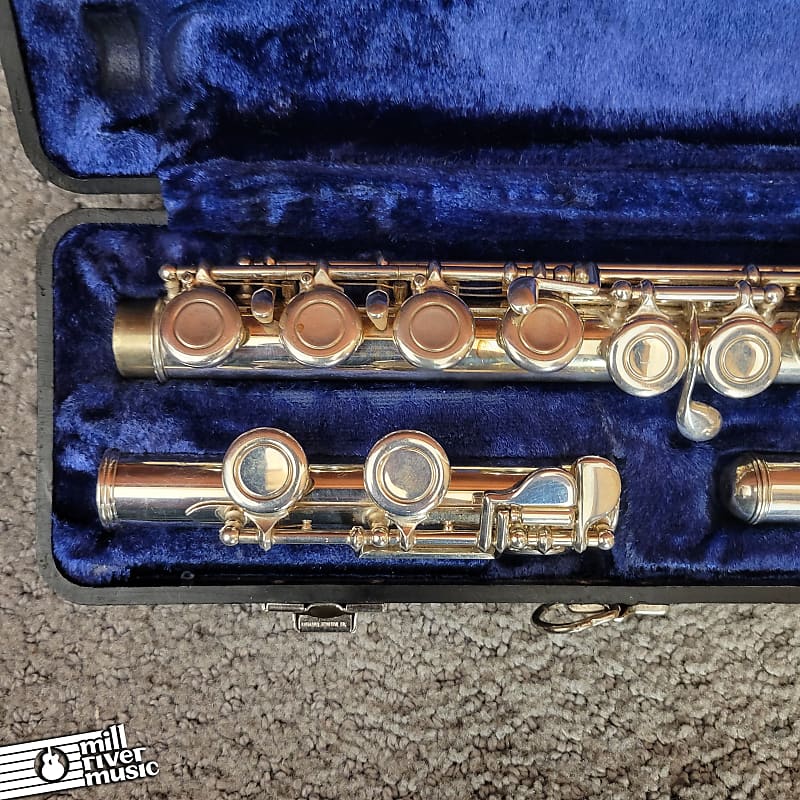 Armstrong 104 Student Model Flute w/ HSC Used