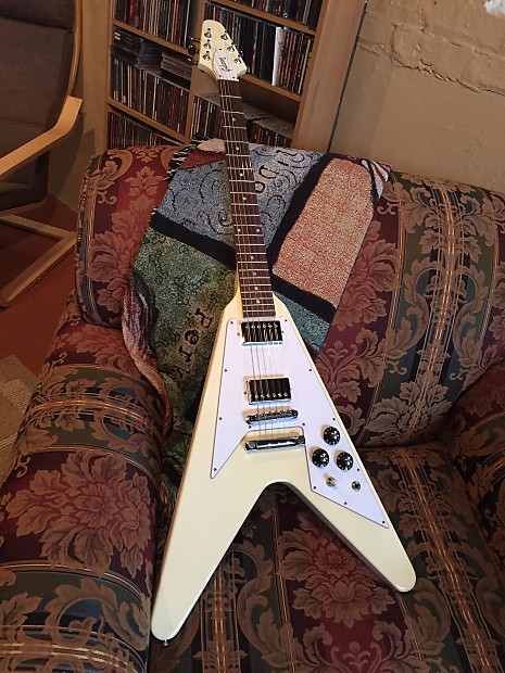 Gibson Flying V 70's 2013 White Custom Shop Very Rare 1 of 40 ? I was told