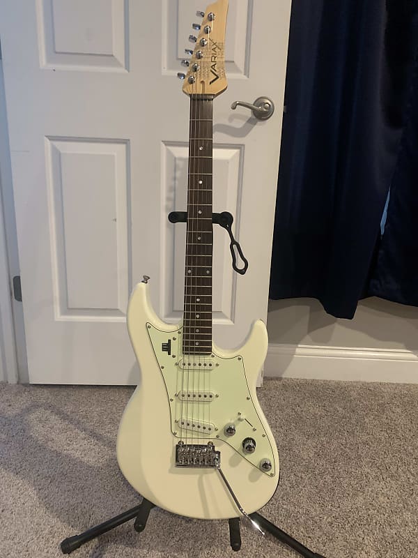 Line 6 JTV-69 S James Tyler Variax Modeling Electric Guitar Olympic White