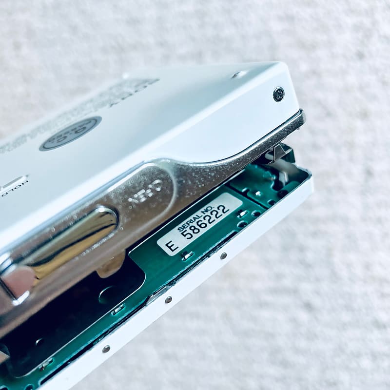 SONY MDウォークマン MZ-R900 ホワイト MZ-R900｜SONY ソニー （W） ホワイト系 ポータブルMDプレーヤー