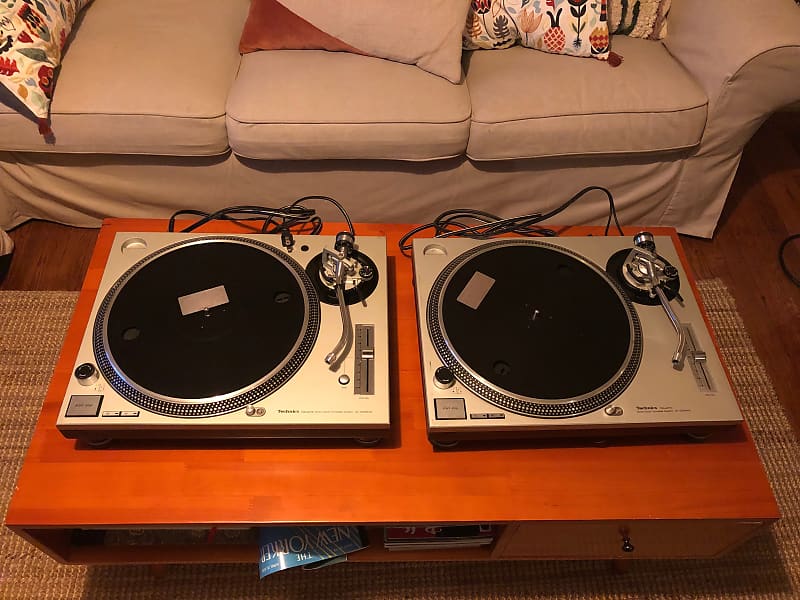 Pair of Technics SL-1200 (M3D and MK2) turntables image 1