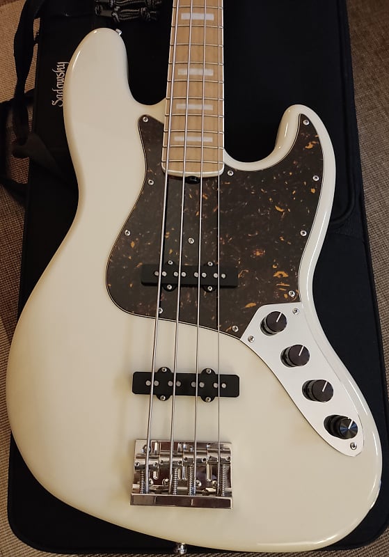 Sadowsky UV-70 5-String Black – Chicago Music Exchange
