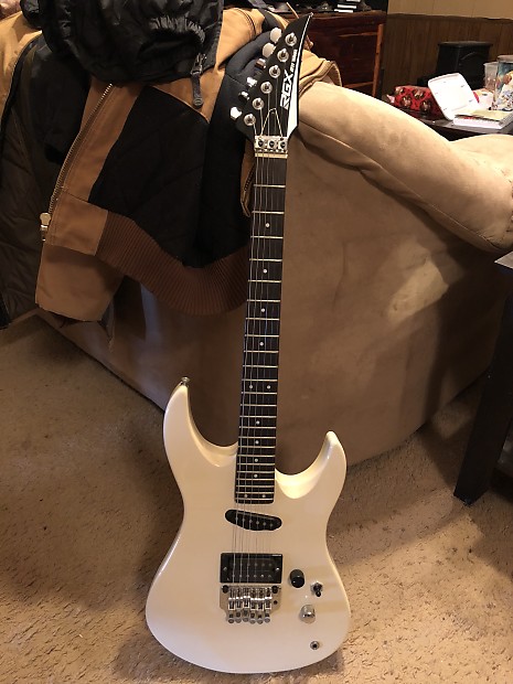 Yamaha rgx 211 electric guitar hot sale