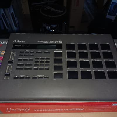 Roland R5