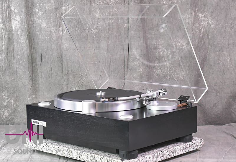 YAMAHA GT-2000 Direct Drive Record Turntable In Very Good Condition  			