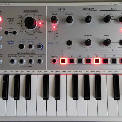 Roland JD-Xi - White