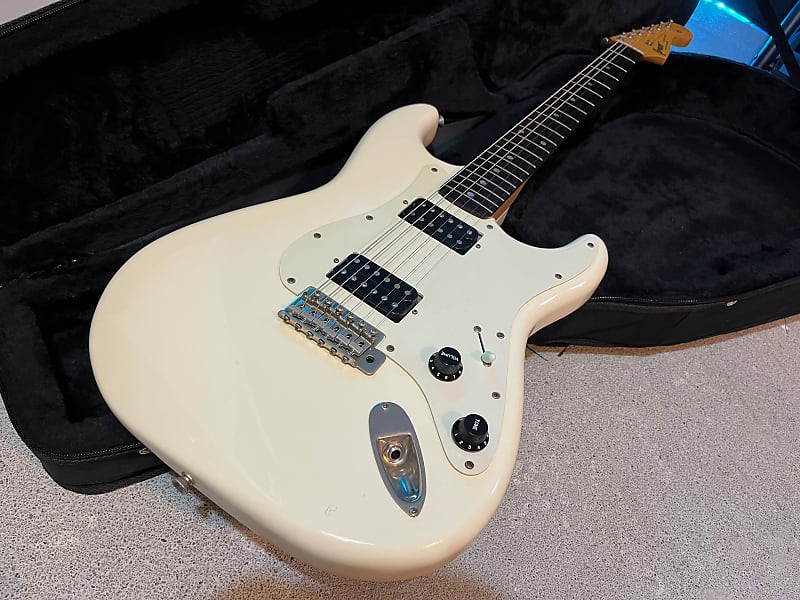 Greco SE380 Super Power with Two Hambuckers and SlabBoard. Stratocaster  replica made in Japan in '81. naturally reliced white.