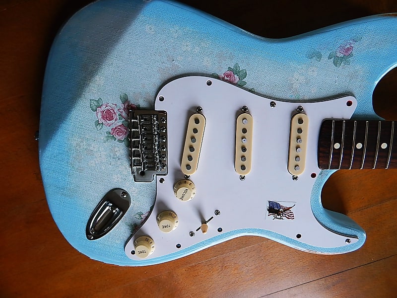 ギター fender squier stratocaster 2010 modified ギター fender squier stratocaster 2010 modified fender