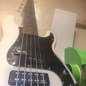 Schecter Diamond-P Custom-5 5-String Bass Vintage White