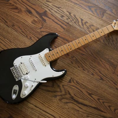 ギター Squier Standard Stratocaster SSH Amazon | Squier by Fender SONIC STRATOCASTER HSS Black