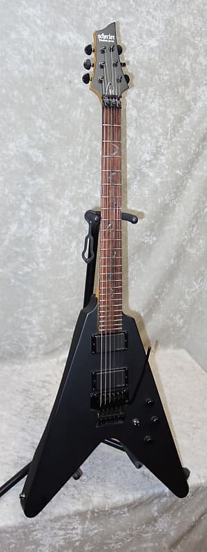 Schecter Diamond Series Damien V1 V-1 FR electric guitar in Schecter Diamond Series Damien V1 V-1 FR electric guitar in