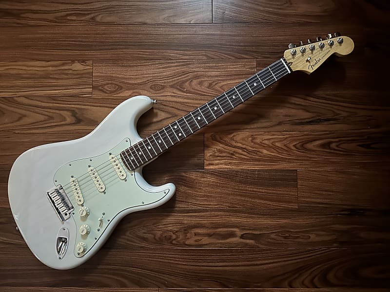 Fender American Deluxe Stratocaster Ash 2011 - 2016 | Reverb Canada