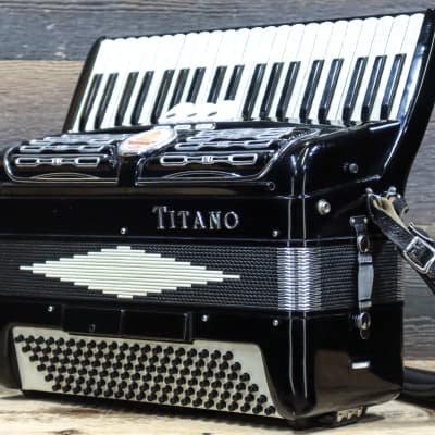 Titano Tube Chamber Ideal Model 120-Bass 41-Key Black Piano Accordion w/Case image 2