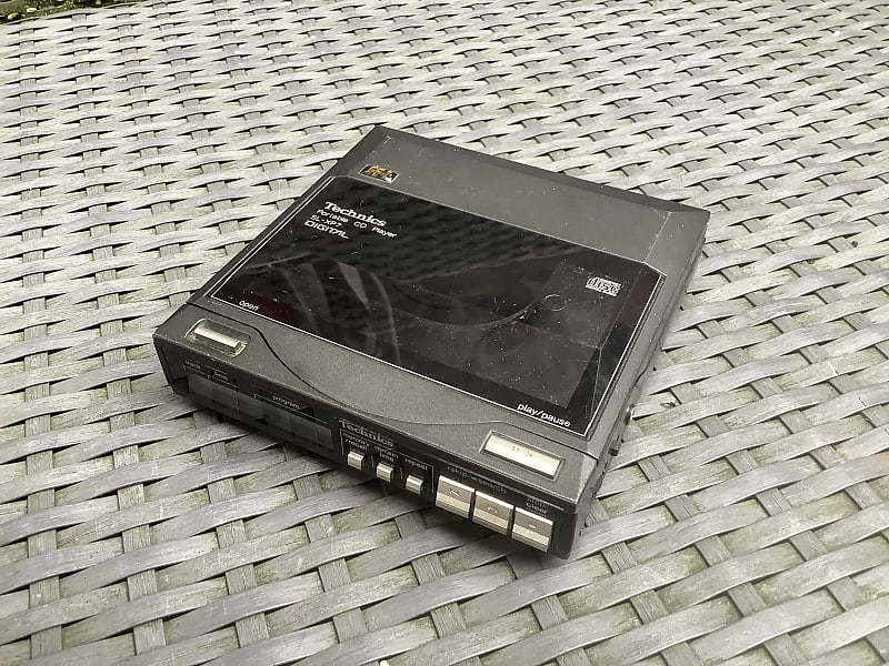 Technics Sl XP 7 Portable miniature CD discman player SL XP7