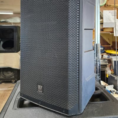Electro-Voice ELX200-15P 15" 2-Way Powered Speaker 2017 - Present - Black image 1