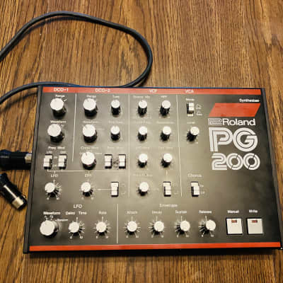 ジャンク品　Roland PG-200シンセサイザー　プログラマー Roland PG-200 | Deep Signal Studios