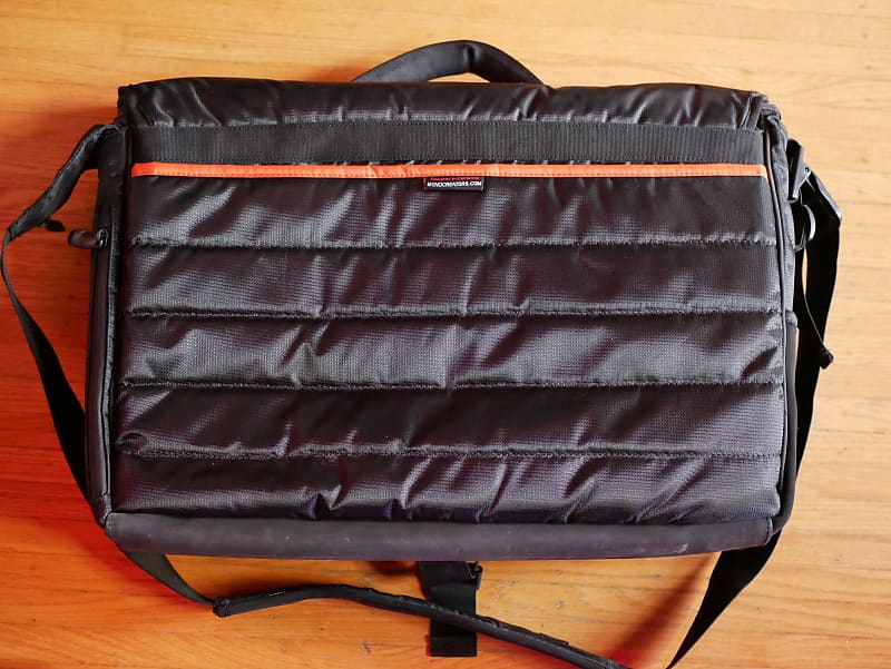Mono EFX-KLR-BLK EFX Kontroller DJ Controller Messenger Bag