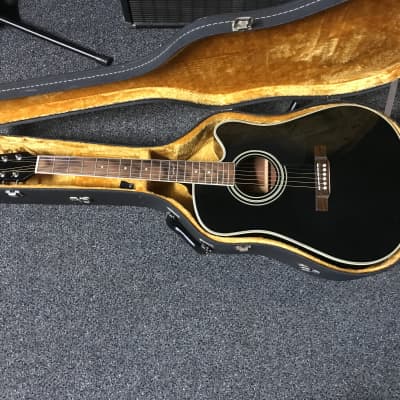 Washburn D-12CE/B Acoustic-Electric Guitar 1991 in very good condition with hard case image 8