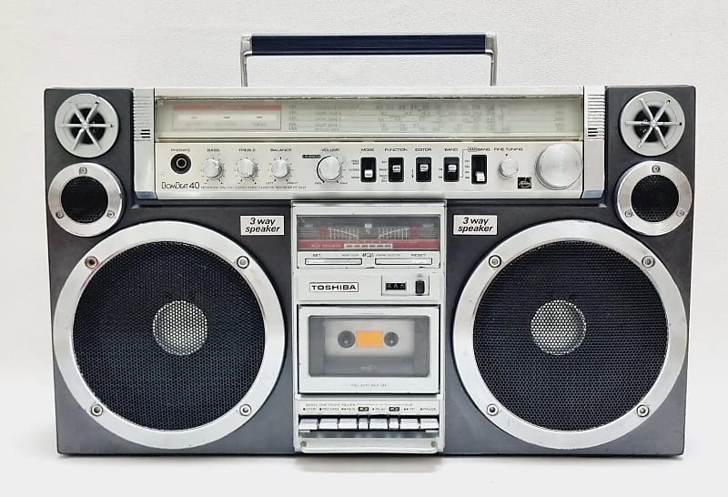 TOSHIBA BomBeat 40 Boombox Ghettoblaster Stereo Radio Cassette Recorder  			