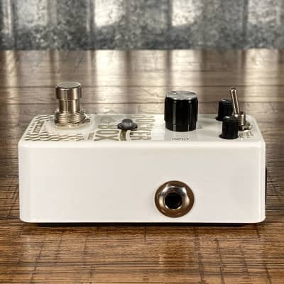 Outlaw Effects Rocker Box Tremolo Guitar Effect Pedal image 4