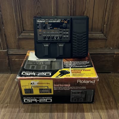 Roland GR-20 Guitar Synthesizer w/Dedicated Pickup