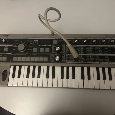 Korg MicroKORG 37-Key Synthesizer/Vocoder 2002 - 2019 - Silver