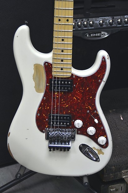 Mick mars best sale fender stratocaster
