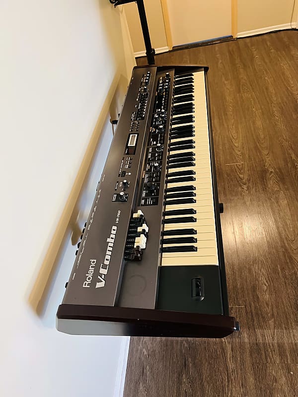 Roland VR-760 76-Key V-Combo Organ