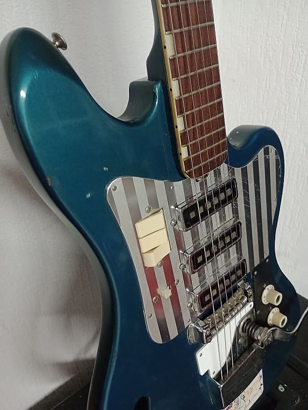 Ｔeisco ＴＧー64 Mark's Teisco TG-64 electric guitar is up for auction in aid of