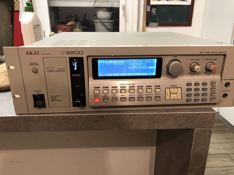 AKAI S3200 希少 名機 サンプラー - 楽器、器材