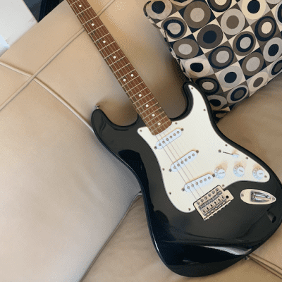 Fender Standard Stratocaster 2002 Black / White image 1