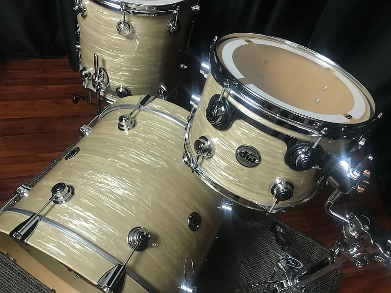 DW Drums Collector's Series Drum Workshop Pure Maple 333 Creme Oyster 3pc kit image 1